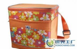 專業(yè)生產(chǎn)各類箱包，冰包、旅行包、拉桿包一應(yīng)俱全